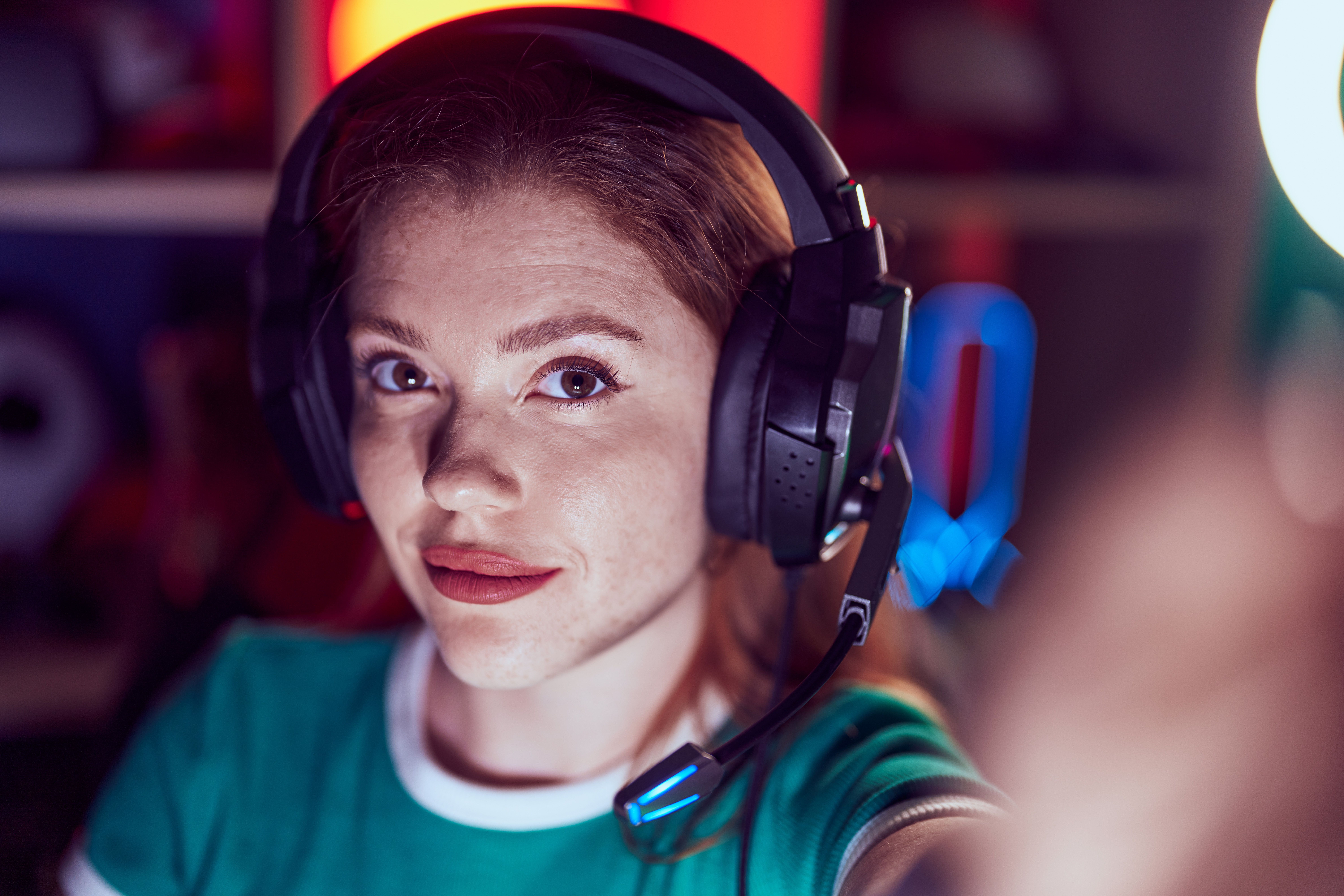 Streamer IRL w trakcie transmisji na żywo